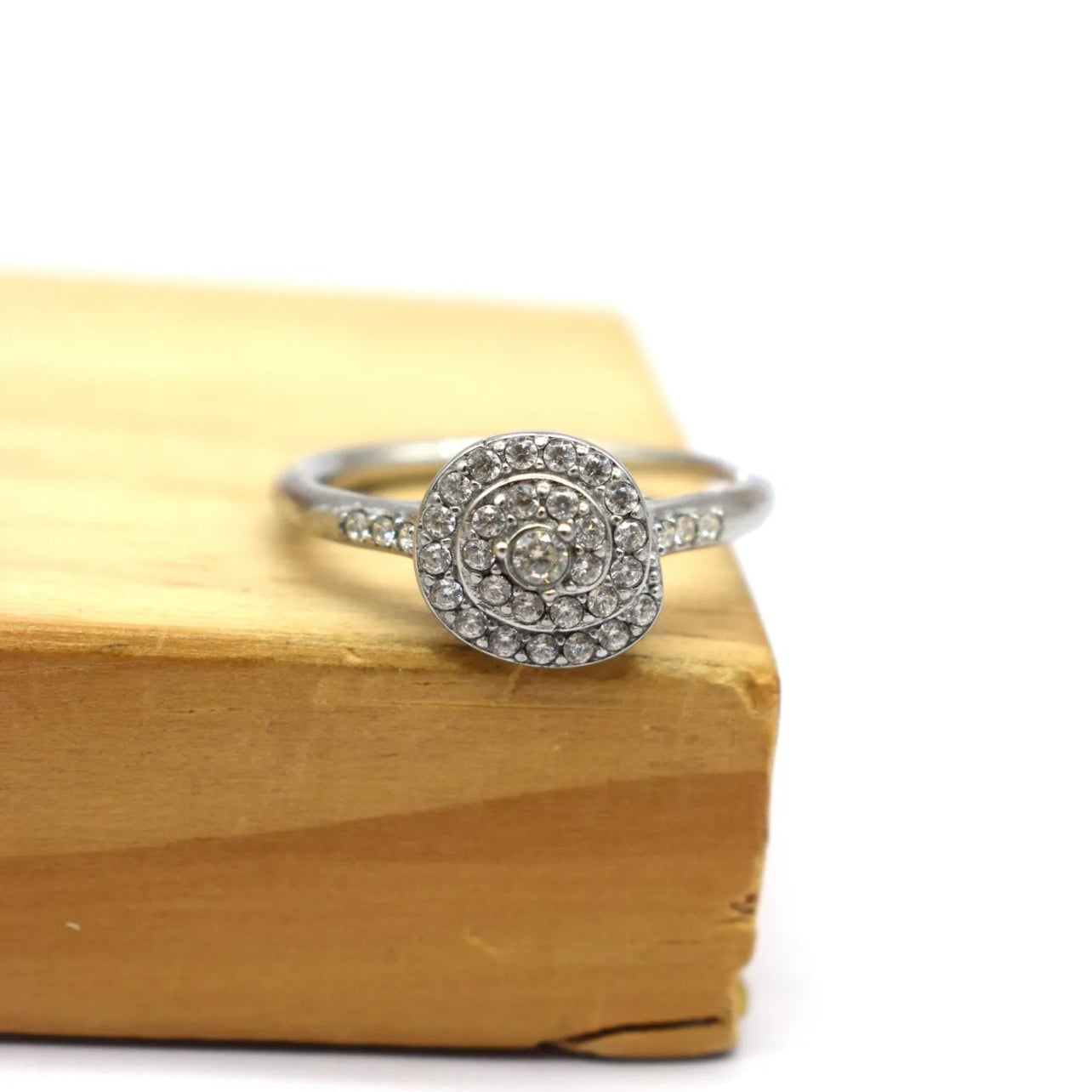 Bague Léa – Acier inoxydable doré ou argenté & zircons brillants | Élégance scintillante au quotidien - Chic et sublime by sz
