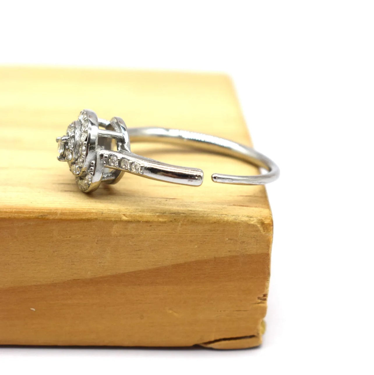 Bague Léa – Acier inoxydable doré ou argenté & zircons brillants | Élégance scintillante au quotidien - Chic et sublime by sz