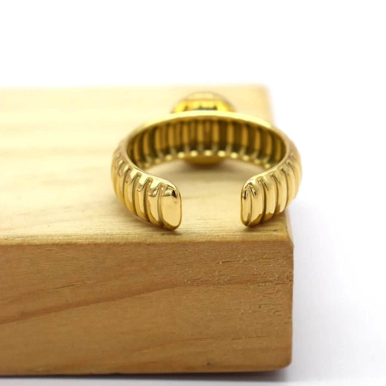 Bague IRIS – Élégance magnétique et caractère doré - Chic et sublime by sz