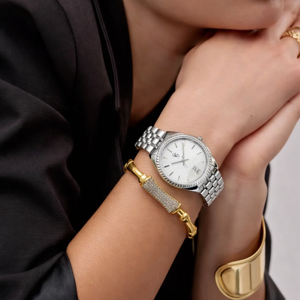 Montre Femme rond bracelet argent fond blanc